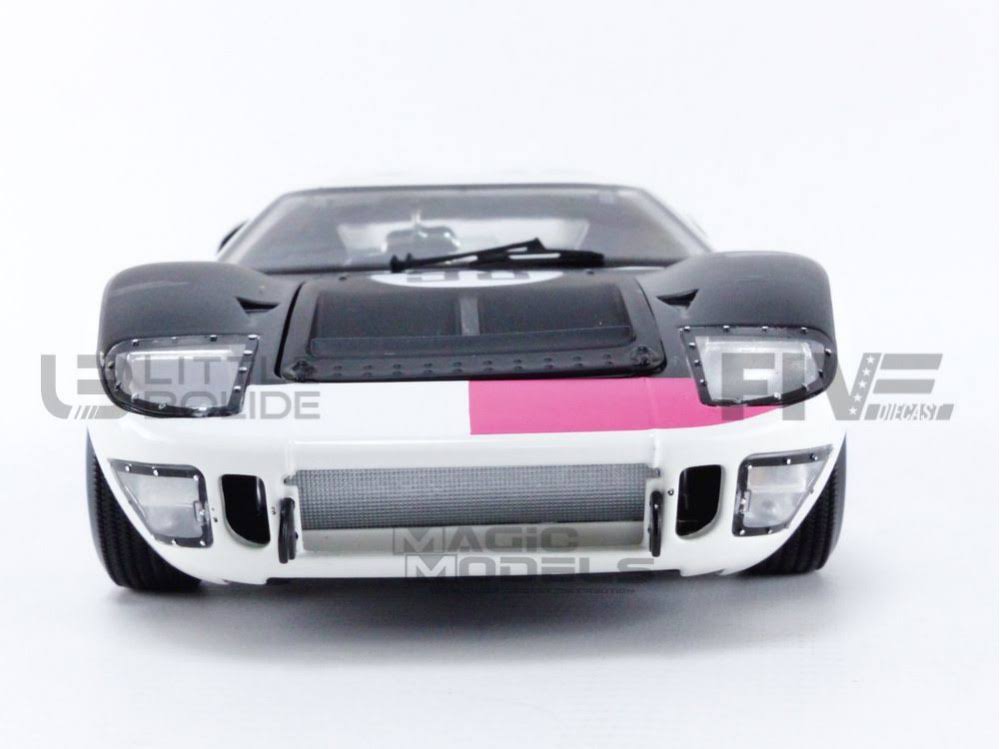 White 1/18 Diecast Car Model O737617