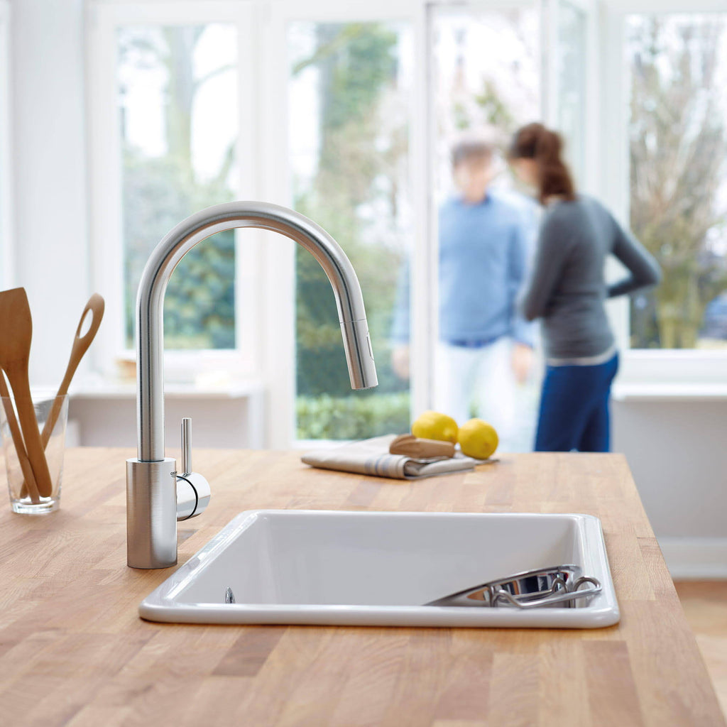 Single-Handle Kitchen Faucet in SuperSteel G899