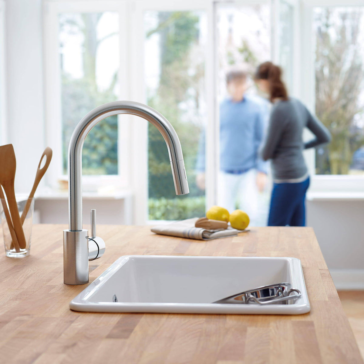 Single-Handle Kitchen Faucet in SuperSteel G899