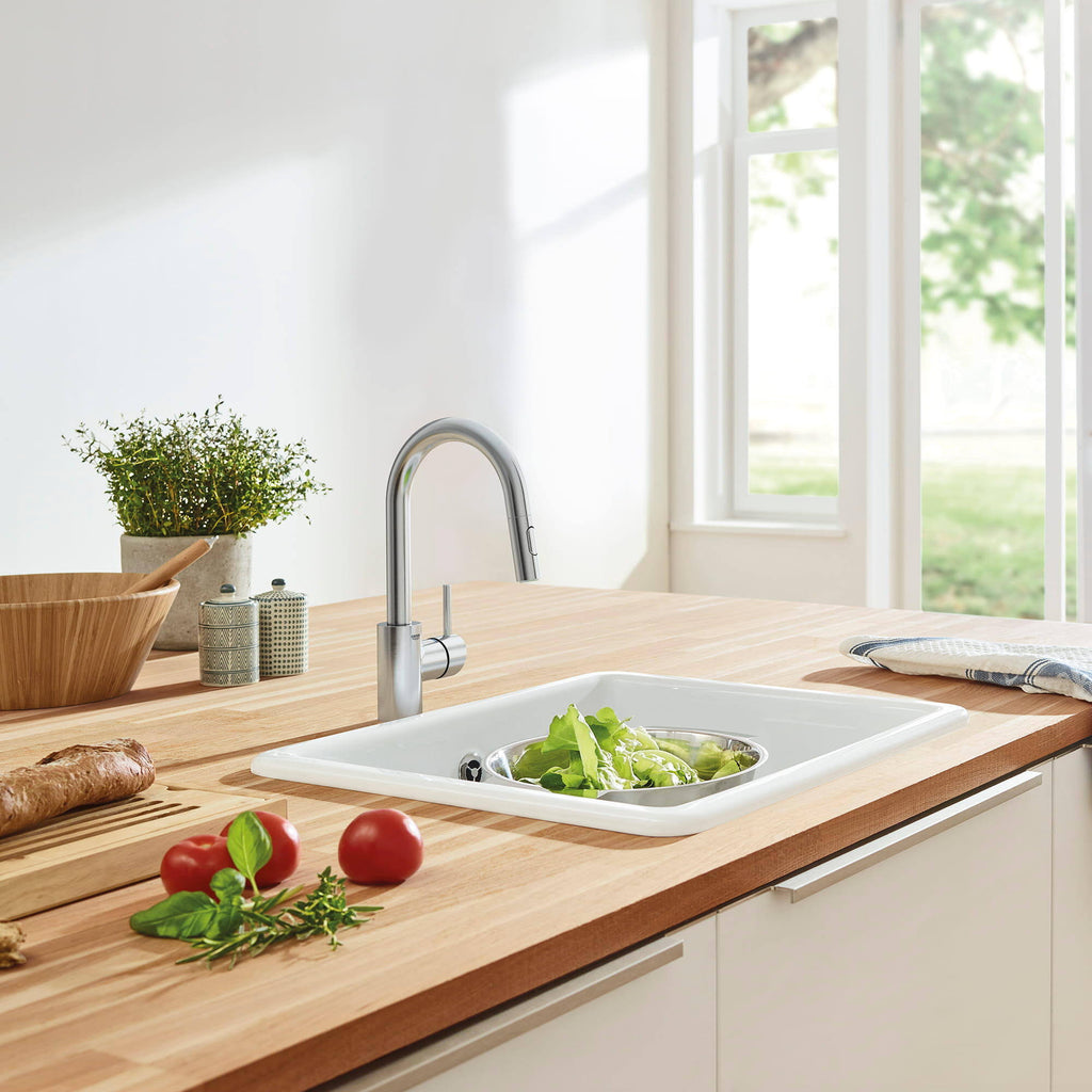 Single-Handle Kitchen Faucet in SuperSteel G899