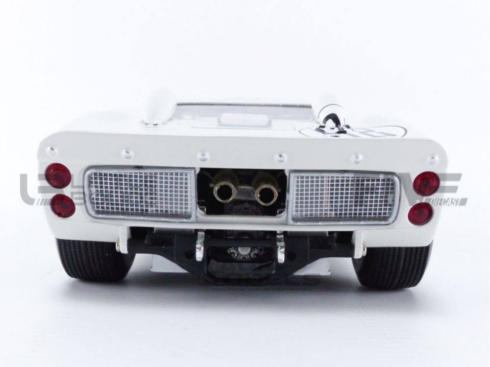White 1/18 Diecast Car Model O737617