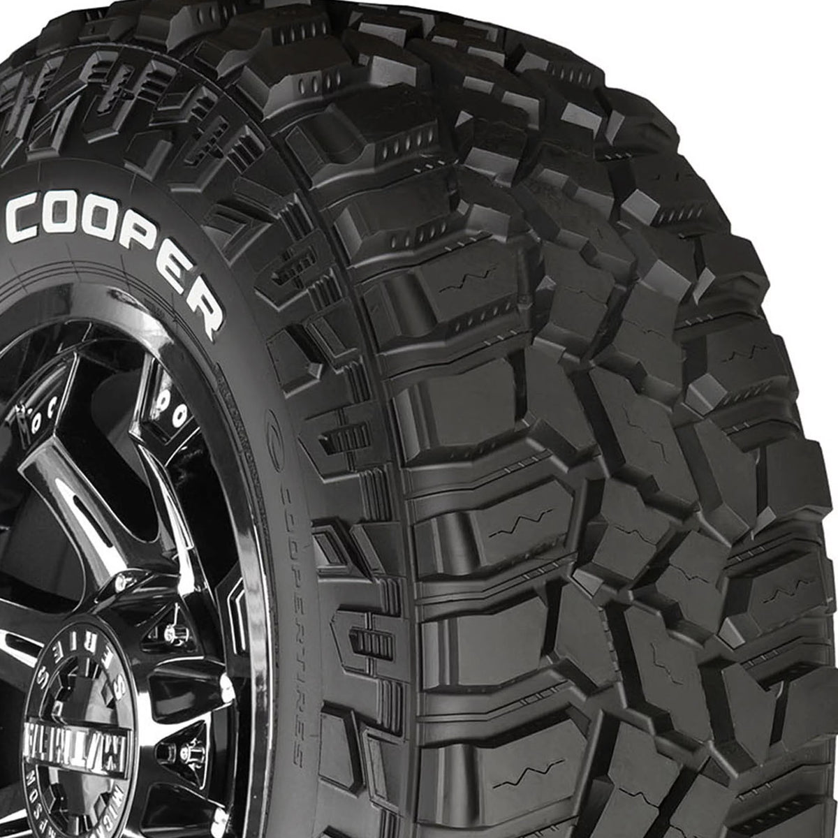 Mud Terrain Light Truck Tire M629245